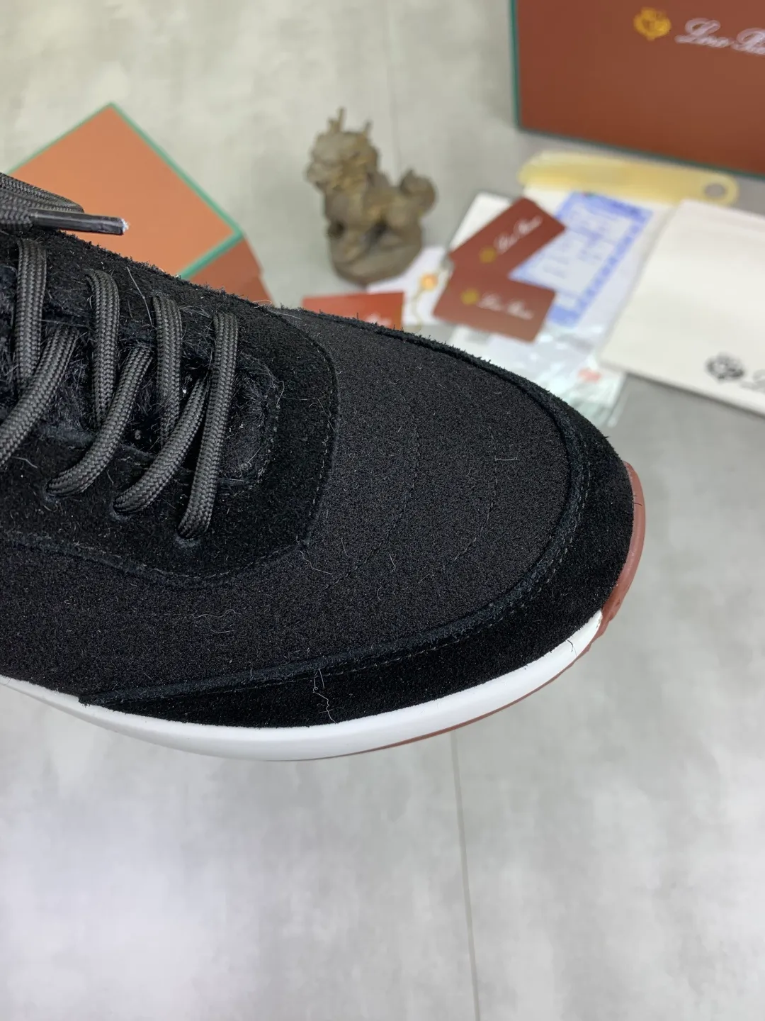 Men's Men's Shoes 💰P460 New Style 💰Mauri The latest casual shoes Loro Piana 💯Top grade💯Buy the original copy💯 Founded the existing Loro Piana company on April 24, 1924. It is now the sixth generation of family business, providing top quality products to customers who are discerning about taste and quality. Imported original fly woven fabric with cowhide fabric, plain calfskin lining. Hand-sewn thread with cowhide feet. Original packaging. High-end outsole. Size: 38-44 (customized for 45 and 46). 5️⃣ colors available.